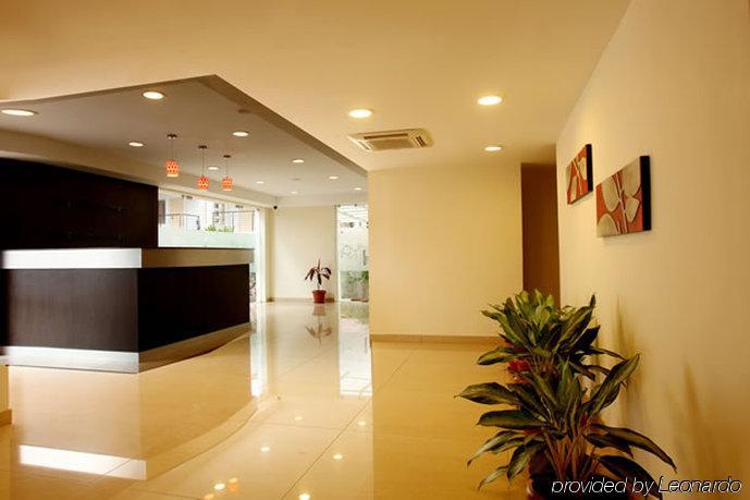 Hotel Nagarjuna Suites Бенґалуру Інтер'єр фото