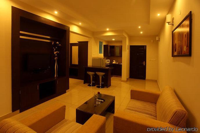 Hotel Nagarjuna Suites Бенґалуру Номер фото
